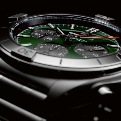 Chronomat B01 42 Bentley with a green dial and black contrasting chronograph counters
