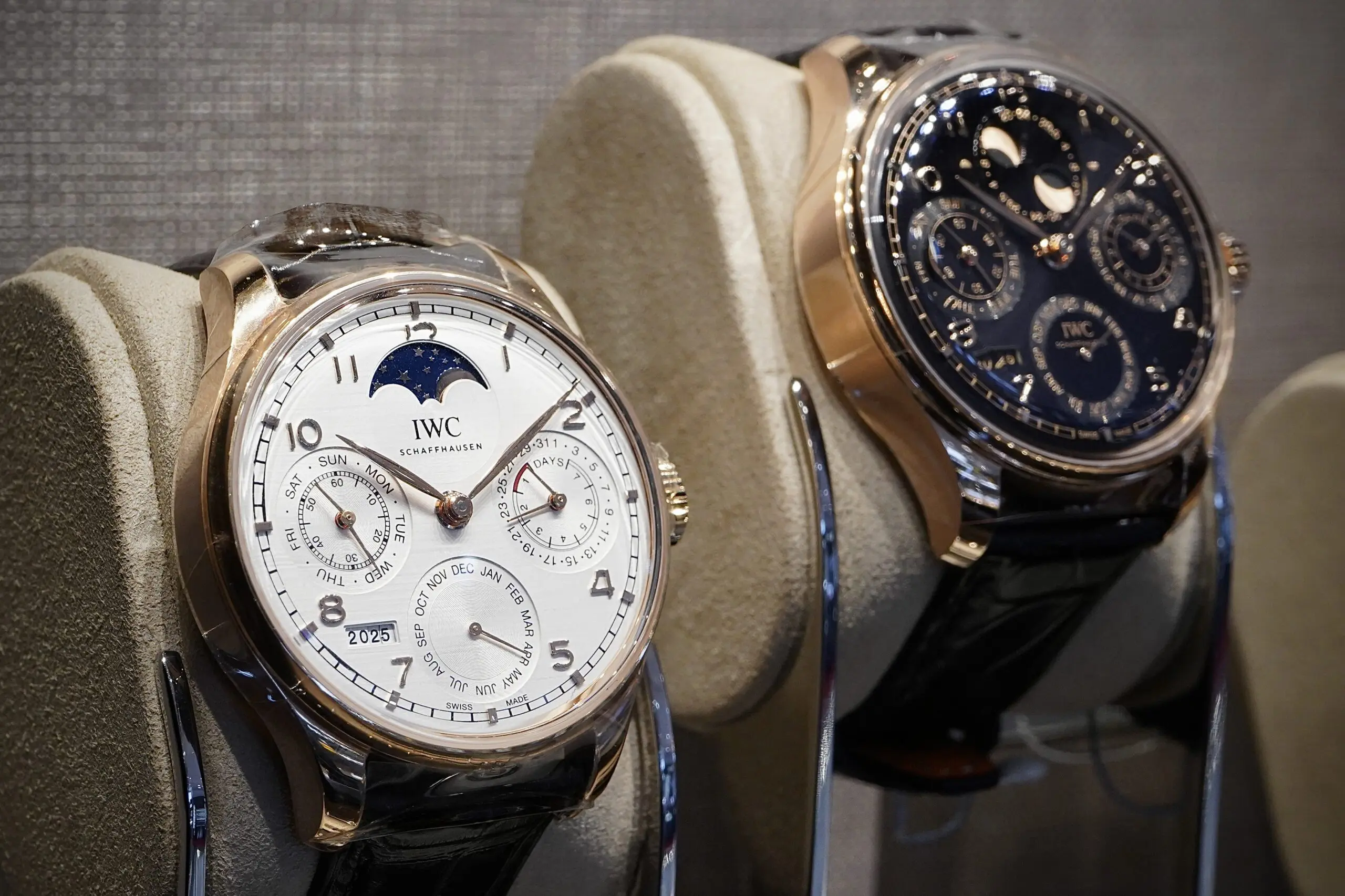 ブラック×ゴールドの荘厳なIWCに酔いしれるポルトギーゼ