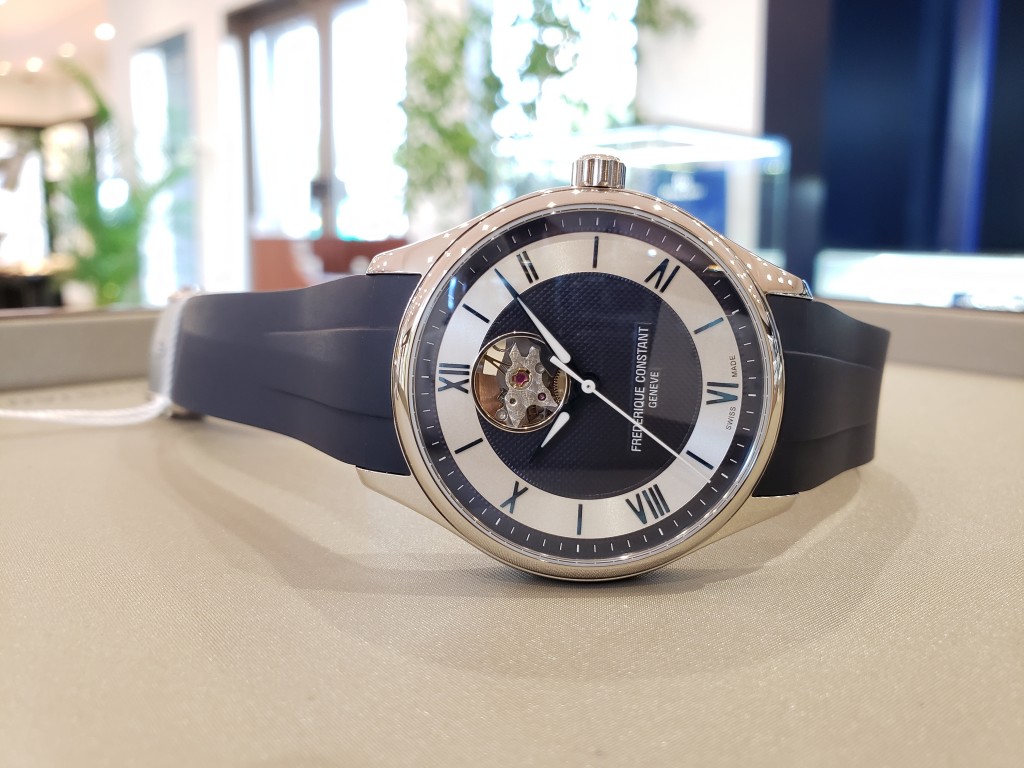 柔らかいラバーストラップが特徴の、フレデリック・コンスタント