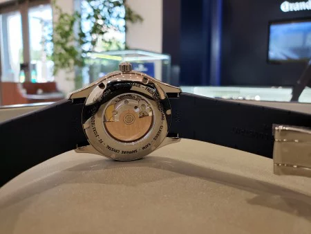 ■最終値下げ■フレデリック・コンスタント ラバーベルト 柔らかいラバーストラップが特徴の、フレデリック・コンスタント