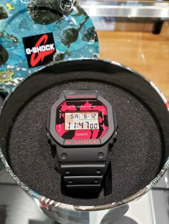 【美品】CASIO　G-SHOCK　DW-5600JK 　錦鯉シリーズ G-SHOCK 錦鯉 昭和三色をイメージ DW-5600JK-1JR : さいとう時計店