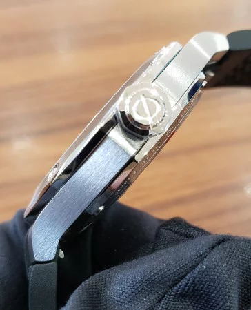 36mmのリビエラクォーツのブラックラバーが入荷してきました