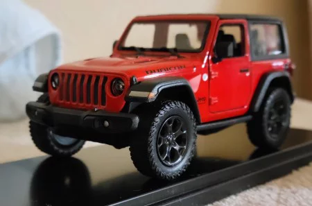 フレデリック・コンスタント × オースティン・ヒーレー モデルカー＆時計ボックス ボルドーカラーが魅力的な、フレデリック・コンスタントの時計