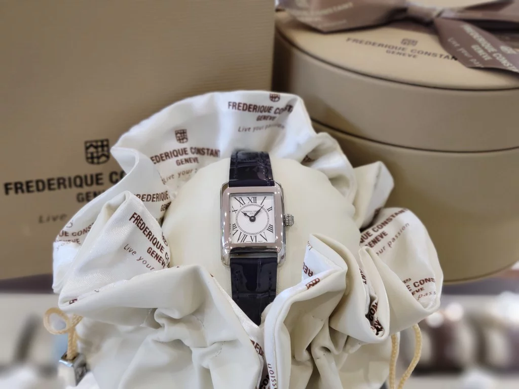 フレデリックコンスタント 腕時計 レディース 日本限定 美品 付属品完備 クラシック カレ レディース〈日本限定〉2モデル、7月発売