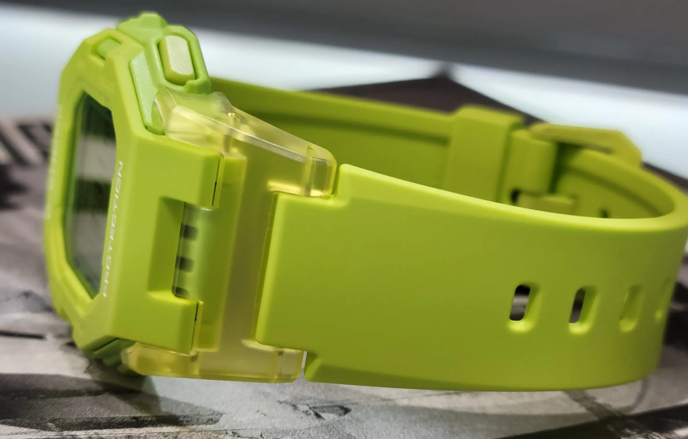 軽くて薄型！発色の良い「イエローカラー」のG-SHOCK|スタッフブログ
