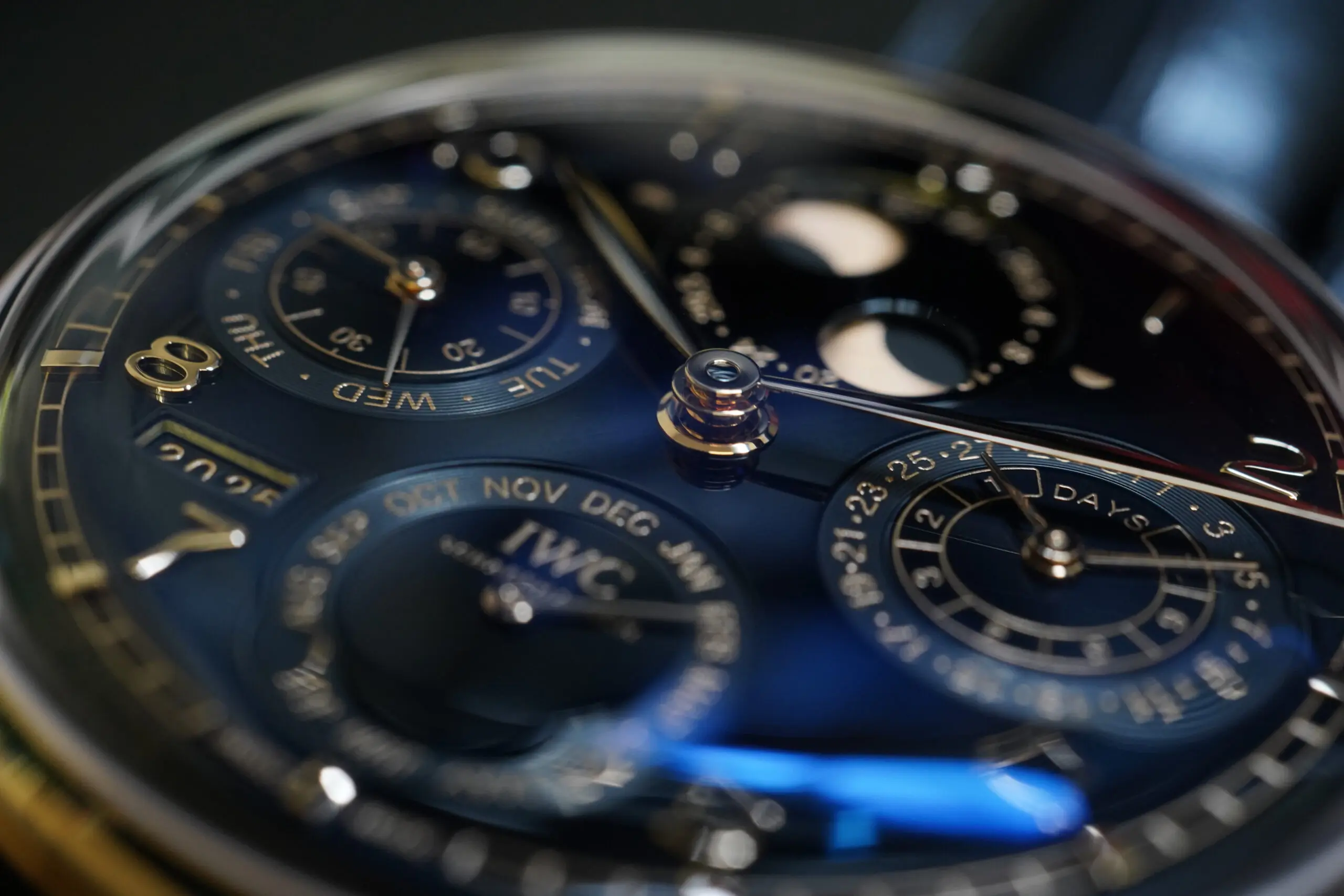 ブラック×ゴールドの荘厳なIWCに酔いしれるポルトギーゼ