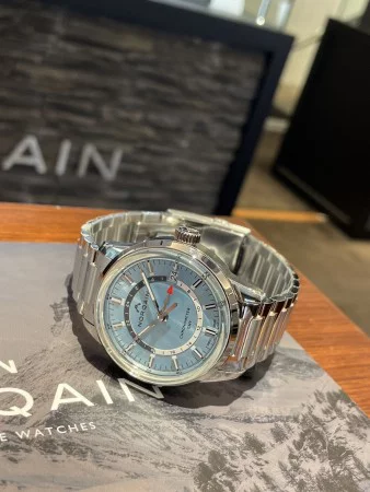 爽やかなアイスブルーが目を引く ノルケイン フリーダム60 GMT