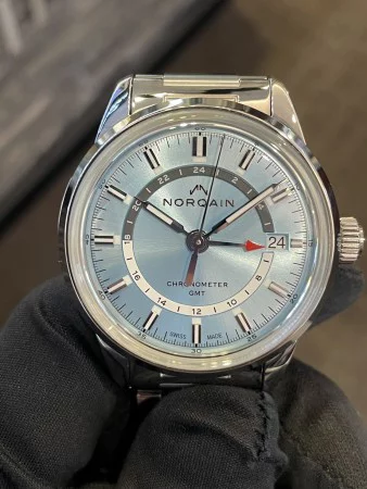 爽やかなアイスブルーが目を引く ノルケイン フリーダム60 GMT