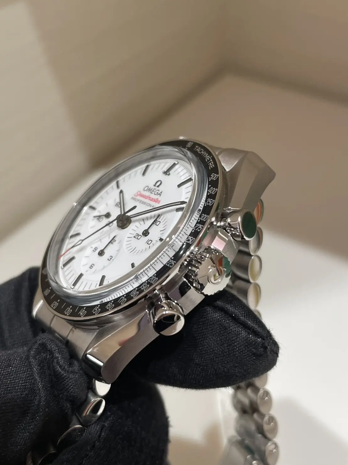 OMEGA アナログ時計 ホワイトダイヤル オメガ スピードマスター、ラッカー仕上げのホワイトダイヤル