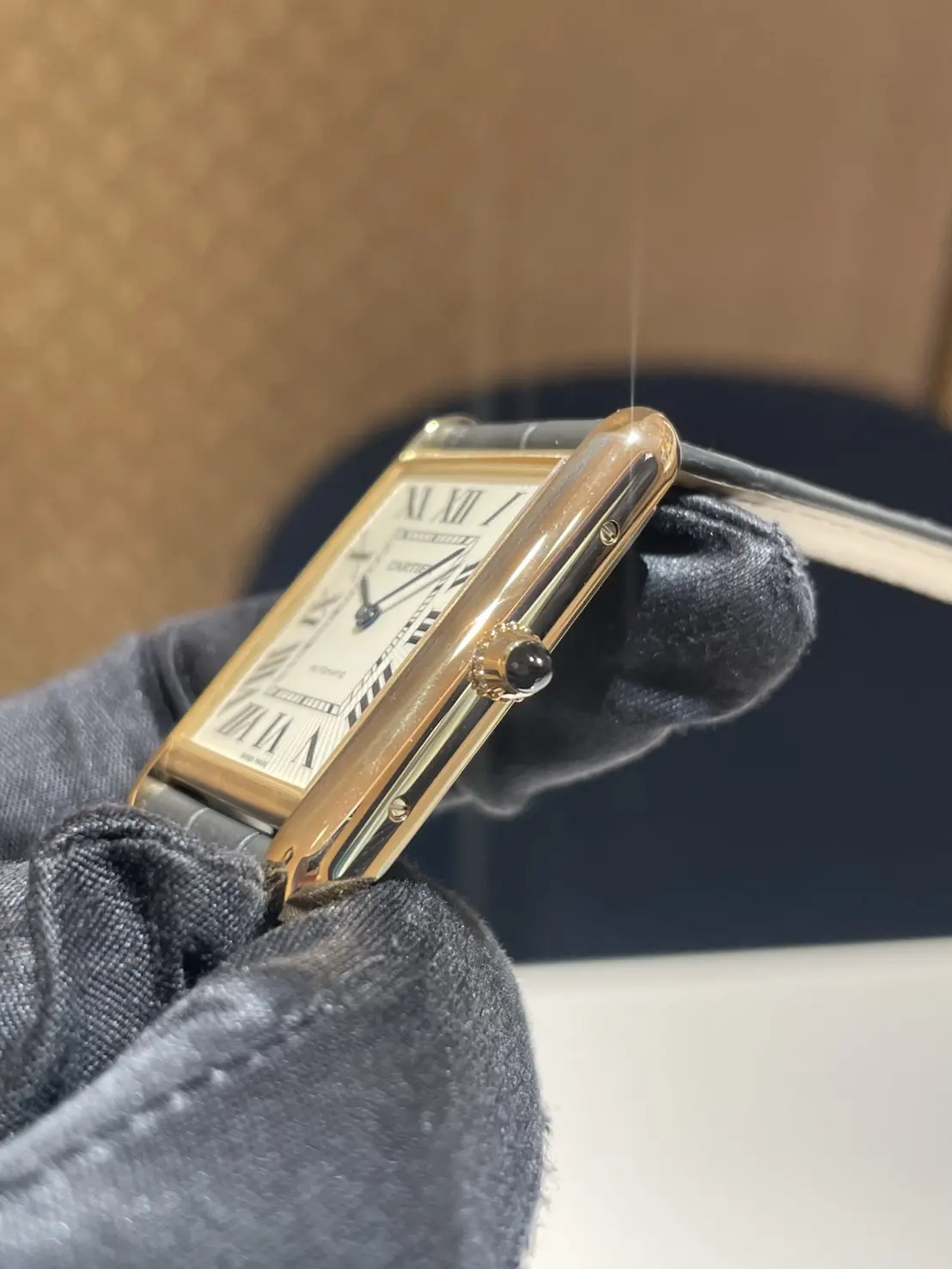 カルティエ待望の新作 タンクルイカルティエの自動巻きが入荷しました