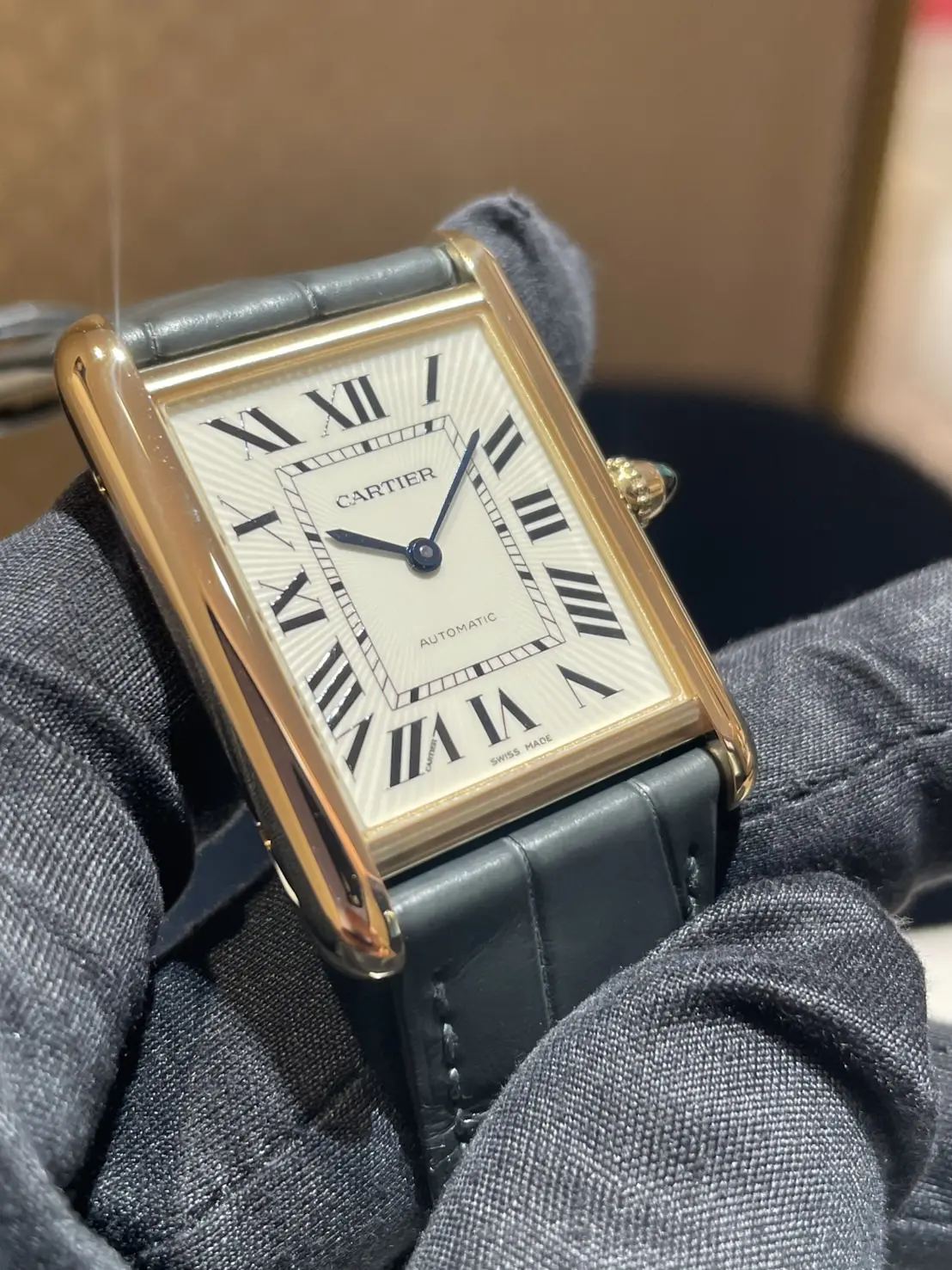 カルティエ待望の新作 タンクルイカルティエの自動巻きが入荷しました