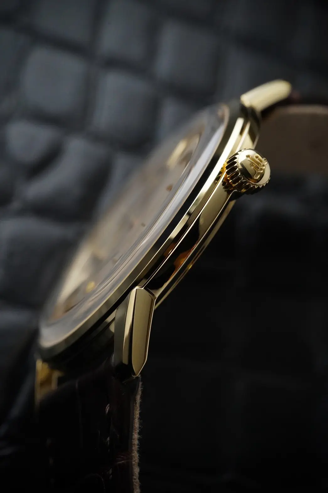 中古 美品 フェザー プロフェッショナル チタンゴールド レザー 今アツいクレドール！ゴールドフェザーの金無垢が入荷しました