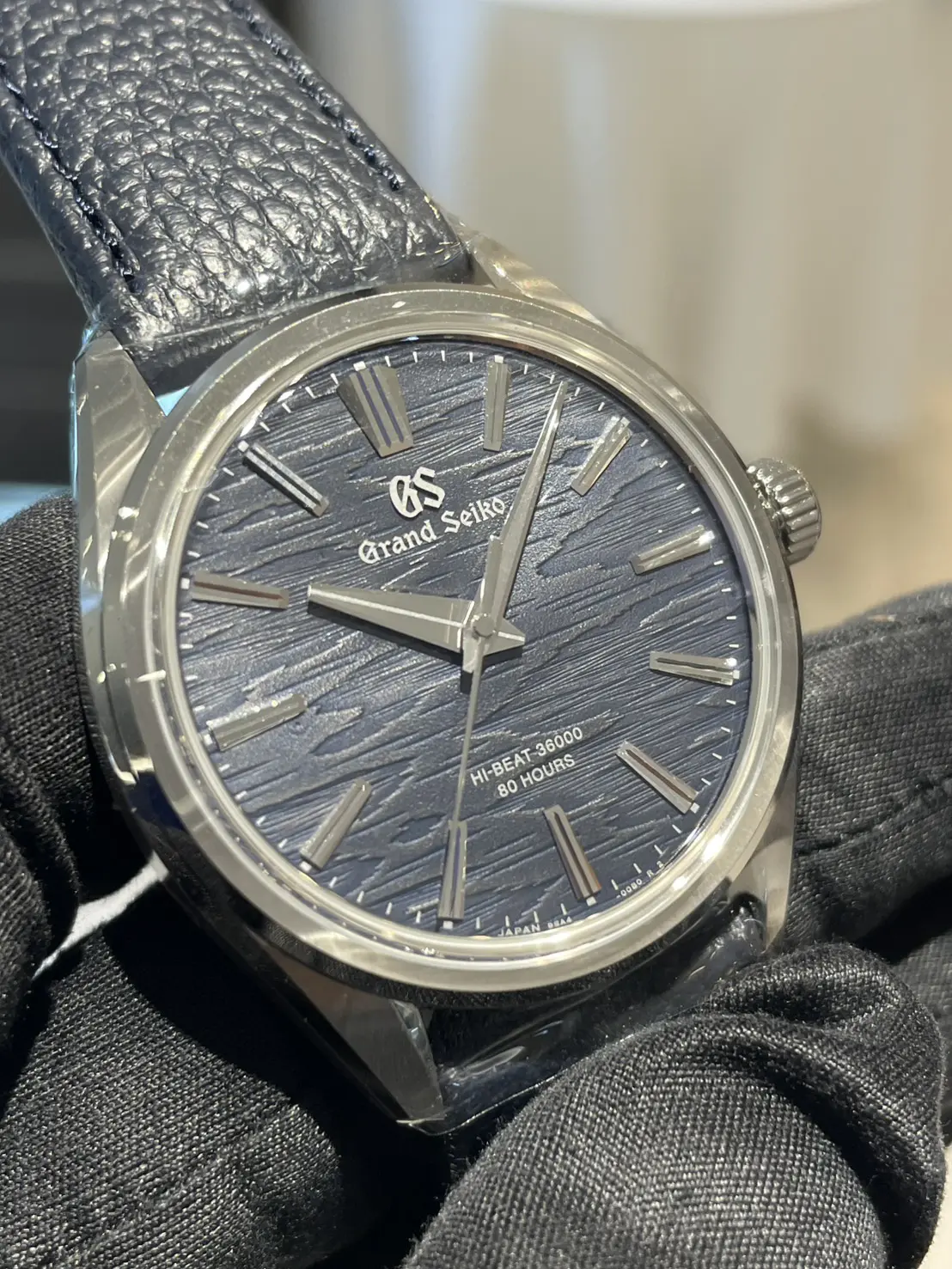 グランドセイコーの新製品、手巻き白樺のNEWカラー SLGW007にしびれる