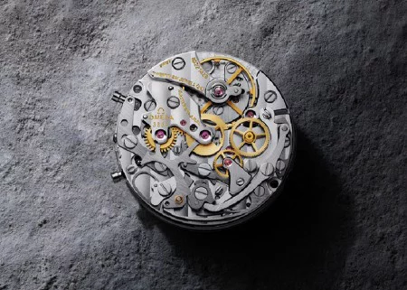 オメガの話題の新作、『スピードマスター ムーンウォッチ マスター