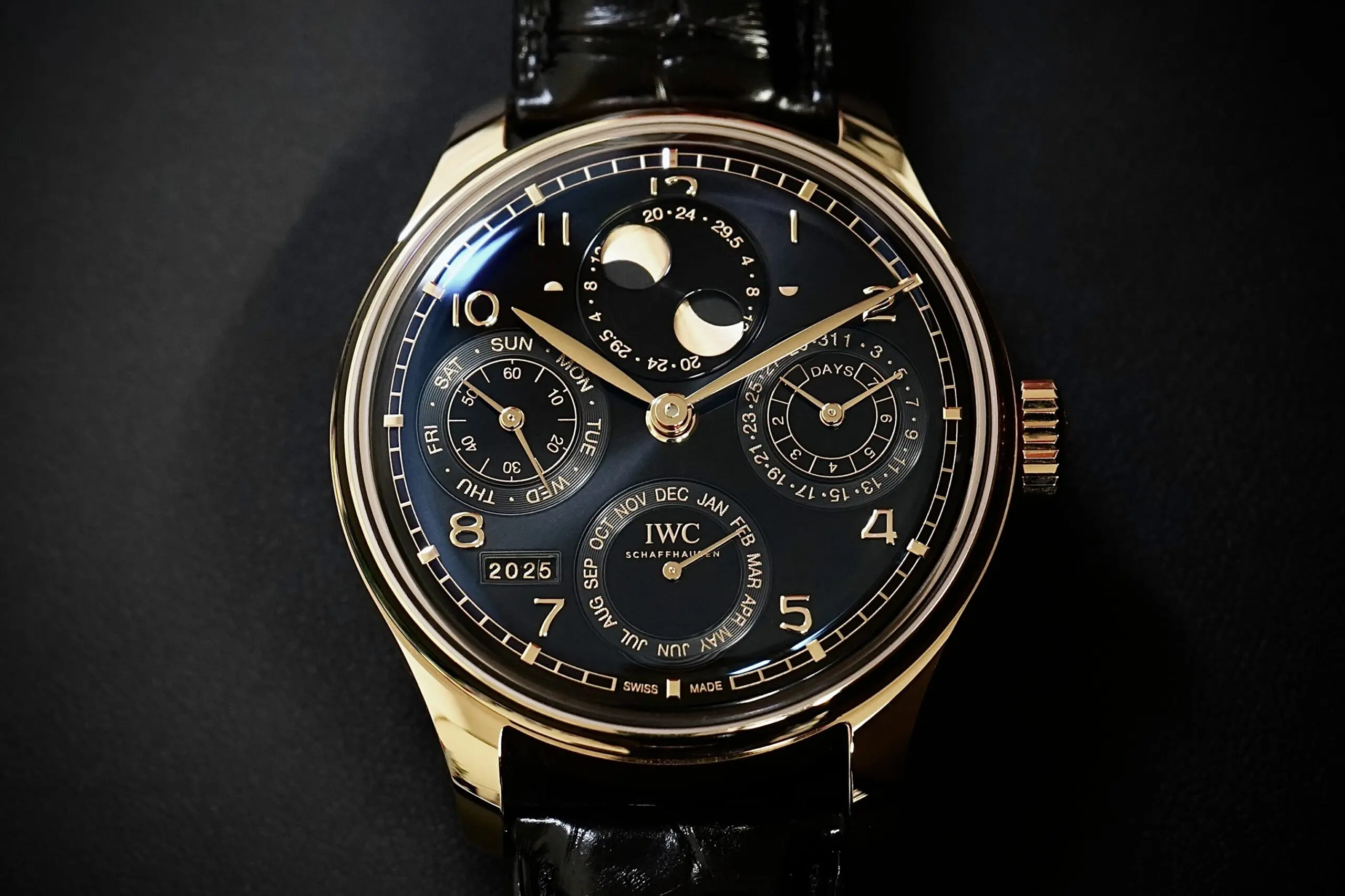 ゴールドカレンダー 2016 ブラック×ゴールドの荘厳なIWCに酔いしれるポルトギーゼ