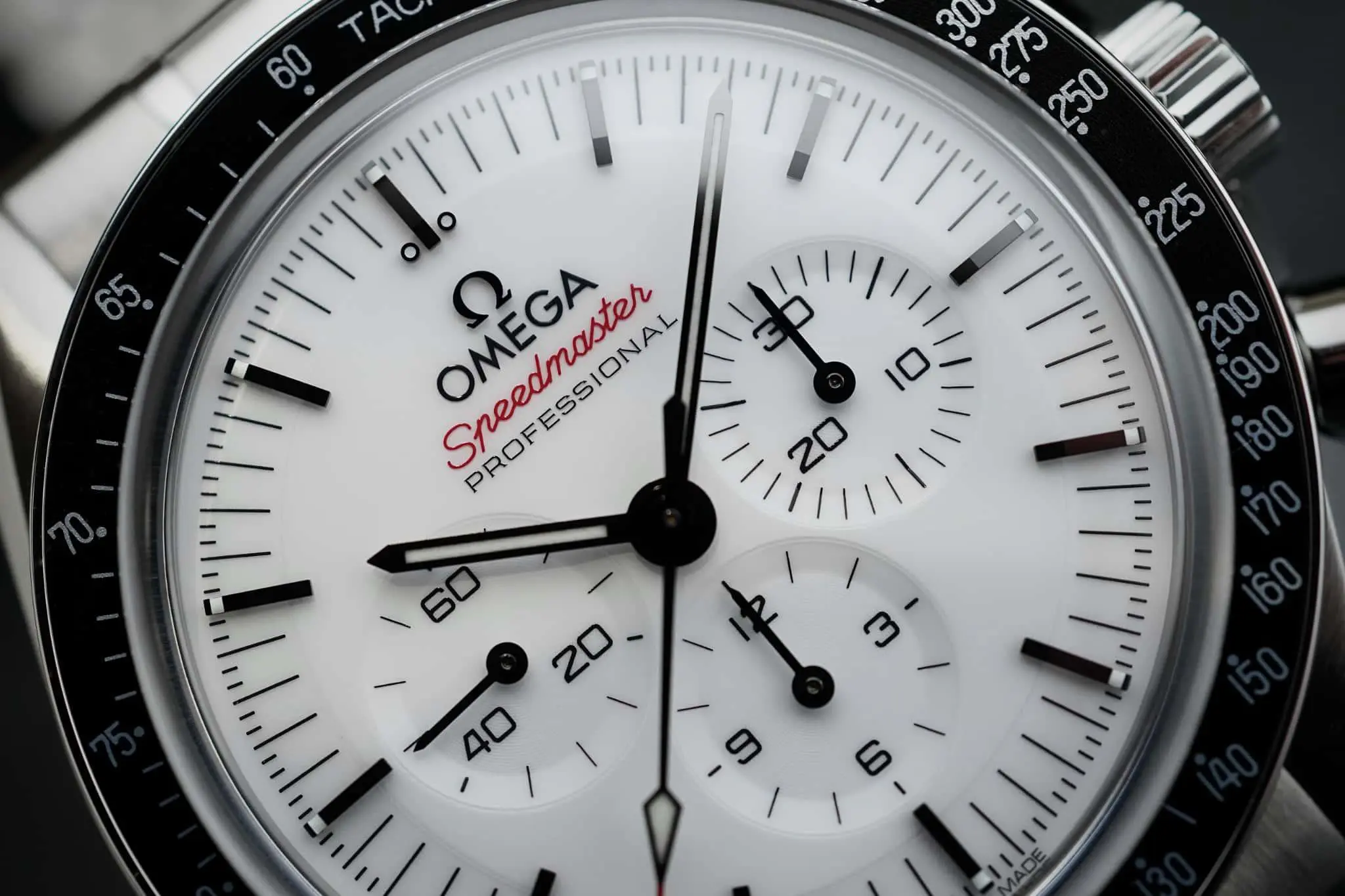 オメガの2026年新作「スピードマスター ムーンウォッチ ブラック